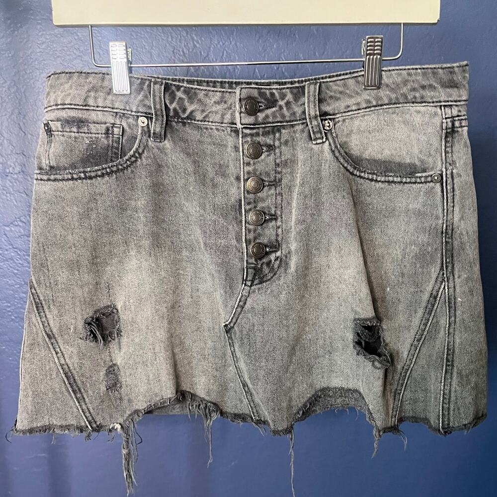 Free People We The Free Denim Mini Skirt Gray Distressed Button Fly Raw Hem 31